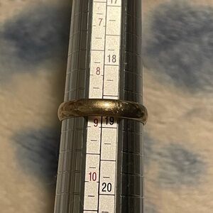 Simple but Elegant 10k Gold Wedding Band size 9 - unisex